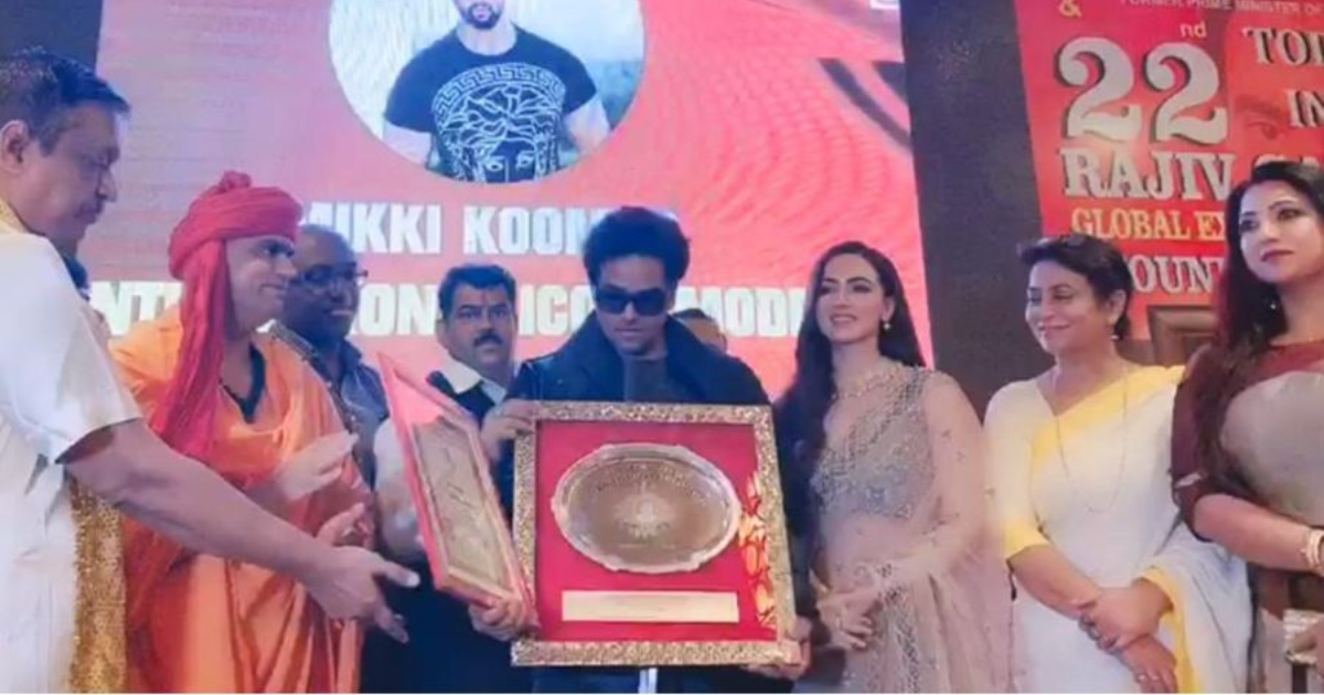 Mikki Koomar awarded the former Prime Minister Rajiv Gandhi Global Excellence award as the International Icon